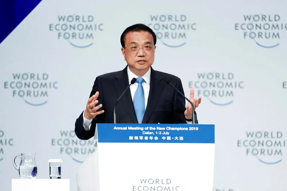 Kinas statsminister Li Keqiang forsøker å berolige utenlandske selskaper og investorer om at de fortsatt er velkomne i Kina – til tross for handelskrigen med USA.