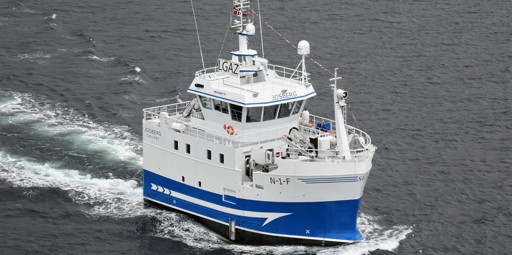 PARAGRAFBÅTER: Den nye lofotbåten «Josberg» er 21 meter lang og 9 meter bred, og 20,4 meter høy fra bunnkjølen til toppen av masta. Utviklingen av flere såkalte paragrafbåten, er blant årsakene til at en ny SINTEF-rapport konkluderer med at kystflåten bør få friere tøyler i utformingen av fremtidens kystfiskebåter.