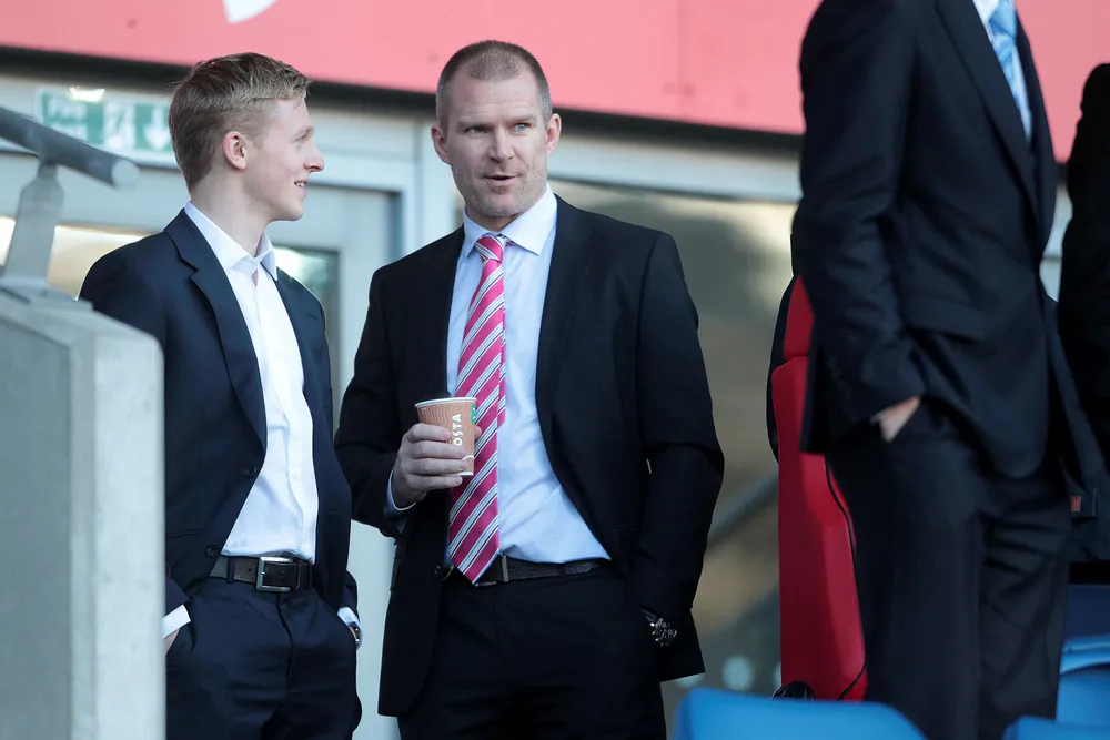 Jim Solbakken har over de siste fem årene tatt ut 27 millioner kroner i utbytte til seg selv. Her sammen med fotballspiller Mats Møller Dæhli i 2014. Foto: Chris Fairweather/Huw Evans Agency/NTB Scanpix