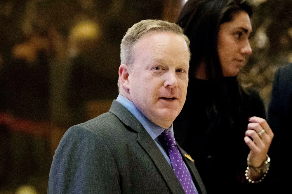 Sean Spicer sa opp jobben som presidentens talsmann fredag, ifølge flere medier i protest mot at Trump ansatte finansmannen Anthony Scaramucci som ny kommunikasjonssjef. Foto: Drew Angerer/Afp/NTB scanpix