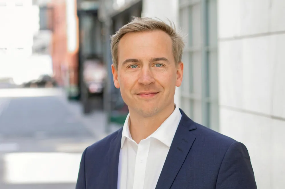Richard Schytte stiger i gradene i Volue.