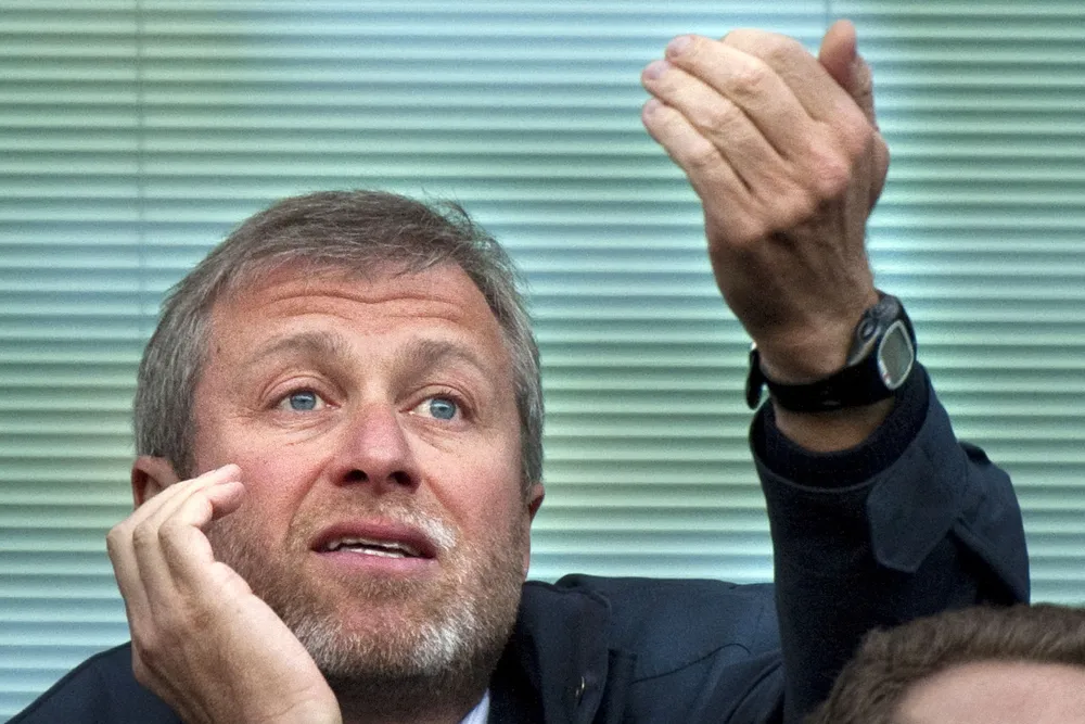 Chelsea-eier Roman Abramovitsj er kraftig sanksjonert av britiske myndigheter. Nå er klubbens bankkontoer frosset, mens støtteapparat og spillere frykter for fremtiden.
