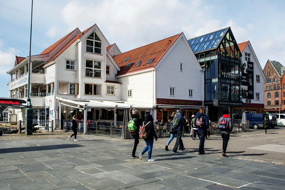 Investor Knut Jørgen Hauge kjøpte i 2005 dette restaurantbygget i Bergen for 110 millioner kroner, men han kjøpte aldri grunnen under. Det førte til en årelang strid med grunneierne Geir Hove og Tom Rune Pedersen. Foto: Eivind Senneset