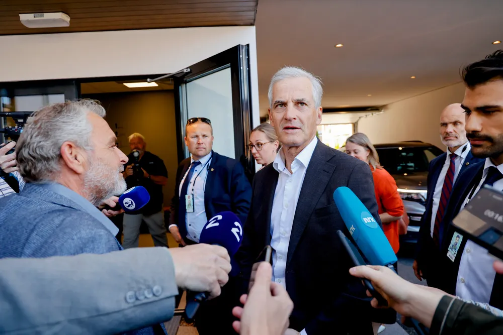 Statsminister Jonas Gahr Støre besøkte Kristiansand Arbeiderparti mandag.