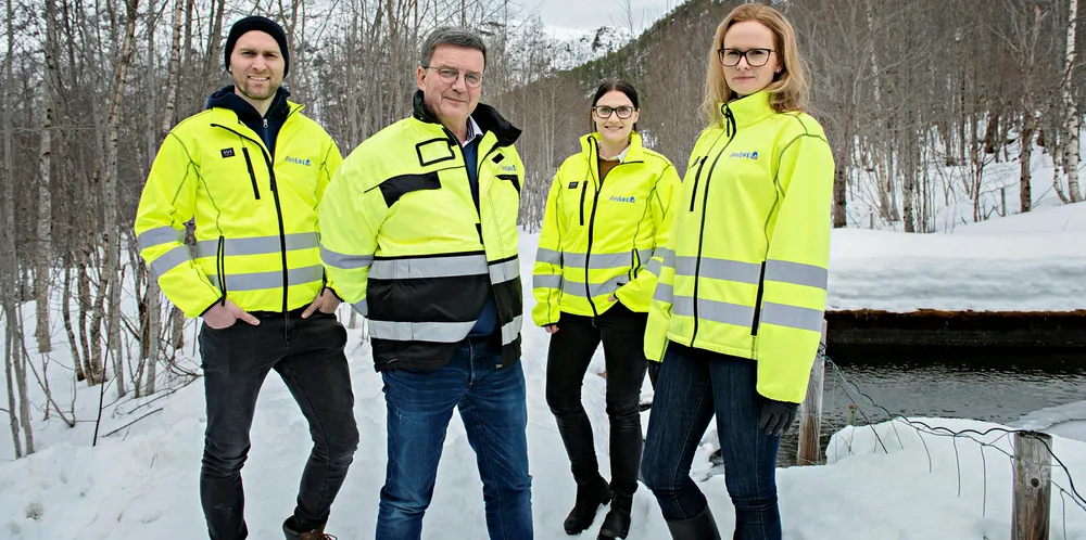 NYTT SYSTEM: Teamet i Pipelife Norge, med leder Eirin Kalstø (t.h.), har utviklet et overvåkingssystem for rør som også med tiden skal kunne benyttes for fjernvarmenettet.