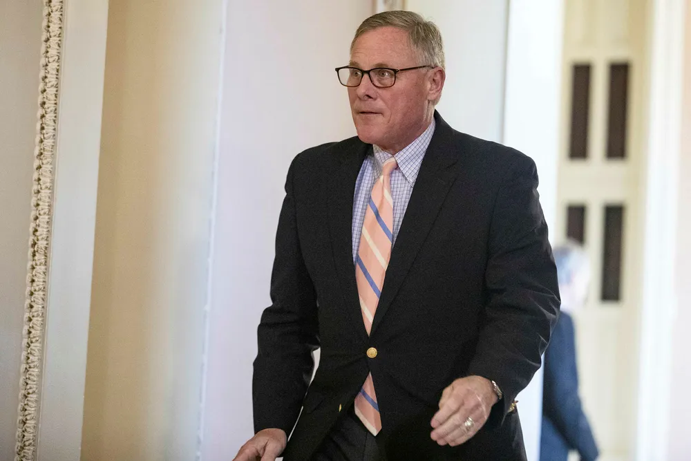 Richard Burr har en av de viktigste rollene i det amerikanske sikkerhetsapparatet, og fikk daglige briefinger om koronaviruset.