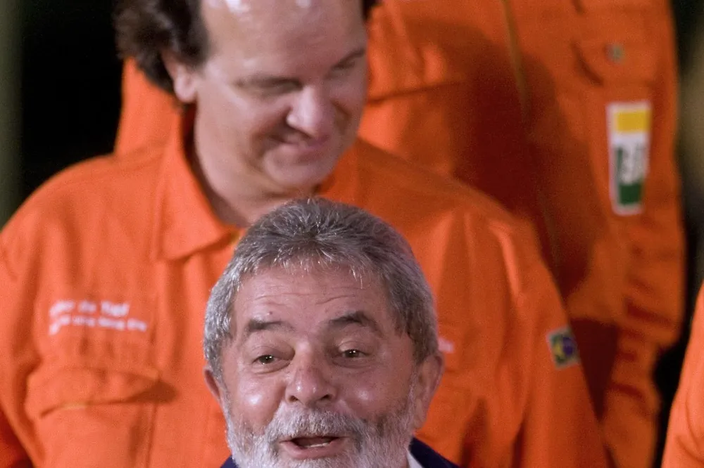 Brazil: President Luis Inacio Lula da Silva holds a mini oil barrel with first extraction from Tupi