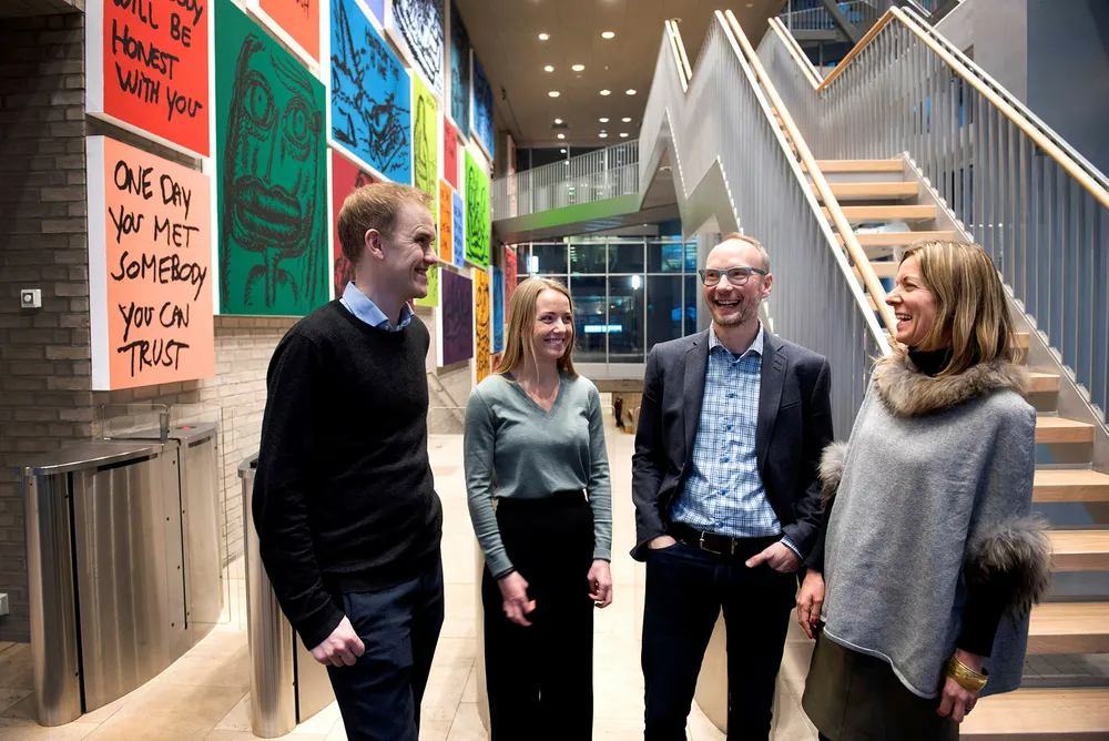 – Vi får en av verdens beste plattformbyggere og en fremoverlent bank på laget, sier Geir Atle Bore (fra venstre), daglig leder Fundingpartner, her med Vilde Krogsrud, ansvarlig for kredittvurderinger i Fundingpartner og hans nye investorer, Rune Røsten i Schibsted Growth Norge og Karen Elisabeth Ohm Heskja, leder for DNB Ventures.