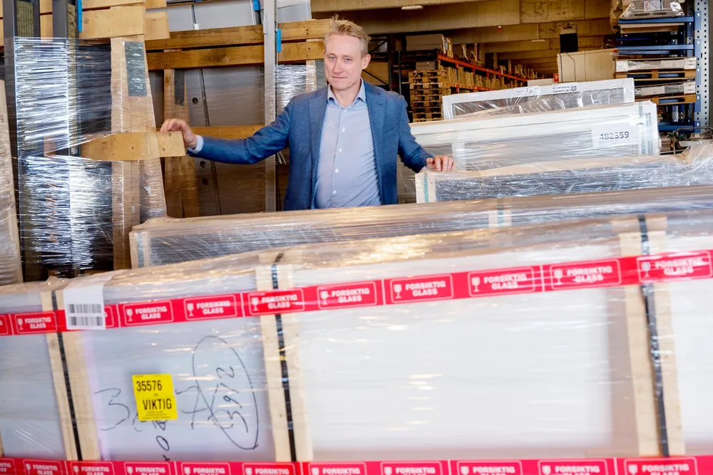 Ferd-eide Mestergruppen er inne på flere nivåer i byggebransjen som nå rammes av langvarig nedtur. Her er konsernsjef Mikkel Sandvik i ett av byggevarehusene på Alna i Oslo.