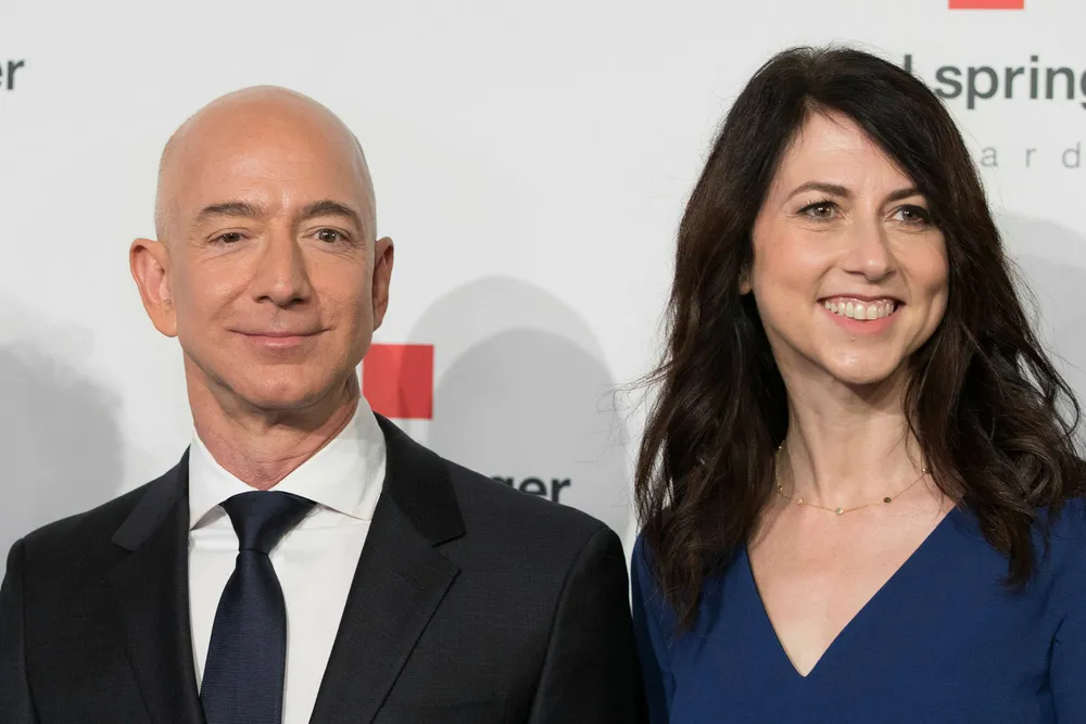 Amazon-grunnlegger Jeff Bezos og konen MacKenzie Bezos skilles etter 25 år.