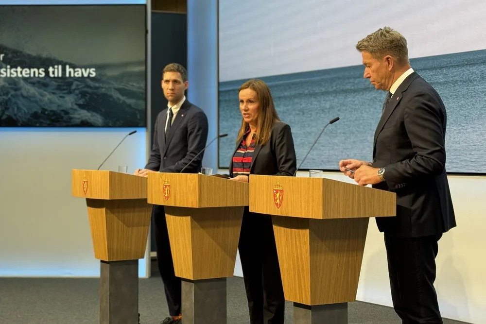 F.v.: Klima- og miljøminister Andreas Bjelland Eriksen, fiskeri- og havminister Marianne Sivertsen Næss og energiministeren Terje Aasland.