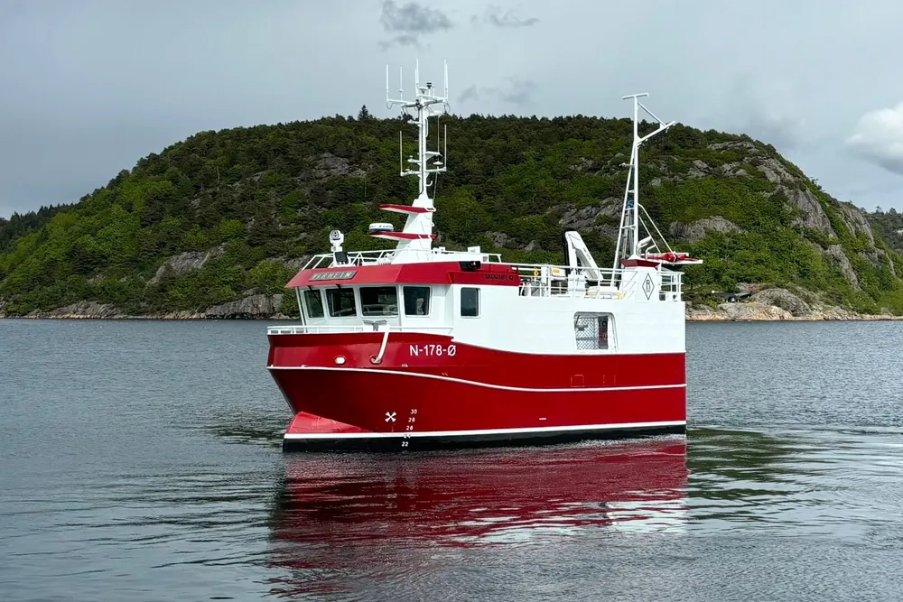Rino Mortensen fra Myre har kjøpt ny sjark. Båten, som er levert av Got Marine i Mandal, koster vel 20 millioner kroner.