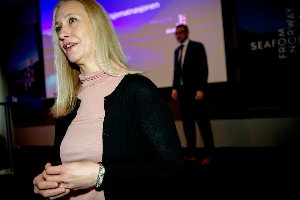 Administrerende direktør i Sjømatrådet, Renate Larsen, er ukjent med at Riksrevisjonen mener at sjømatrådet ikke har rapportert godt nok på enkelte målområder. Foto: Mikaela Berg