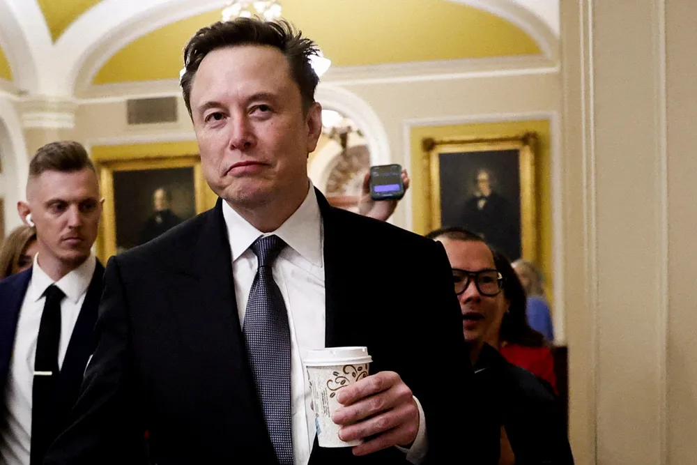 Tesla-sjef Elon Musk ble nylig første person noensinne til å være god for over 400 mrd. dollar.