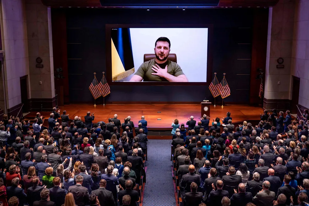 President Volodymyr Zelenskyj holdt tale for den amerikanske kongressen 16. mars. En flyforbudssone er kravet, men dette kan ikke etterkommes, skriver artikkelforfatteren.