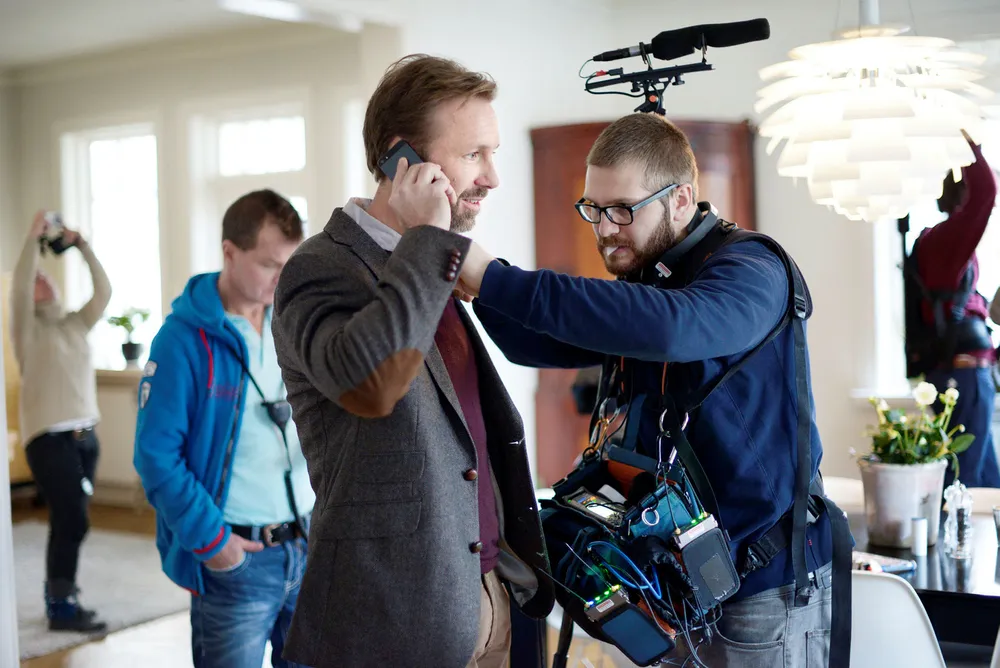 Thomas Giertsen skal blant annet fortelle deltagerne på miniseminaret om innspillingen av serien «Helt perfekt», der dette bildet er hentet fra.