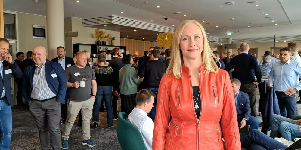 Administrerende direktør Renate Larsen i Sjømatrådet mener man ikke skal være redd for å gi fortrinn til kvinner.