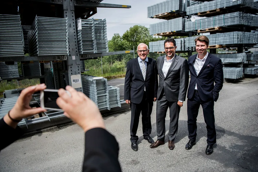 Hiltis Matthias Gillner (fra høyre), Marcus Bergloo-Plantoo fra PE-fondet Segulah og gründer Gunstein Austigard er strålende fornøyd med milliardtransaksjonen. Foto: Tommy Ellingsen