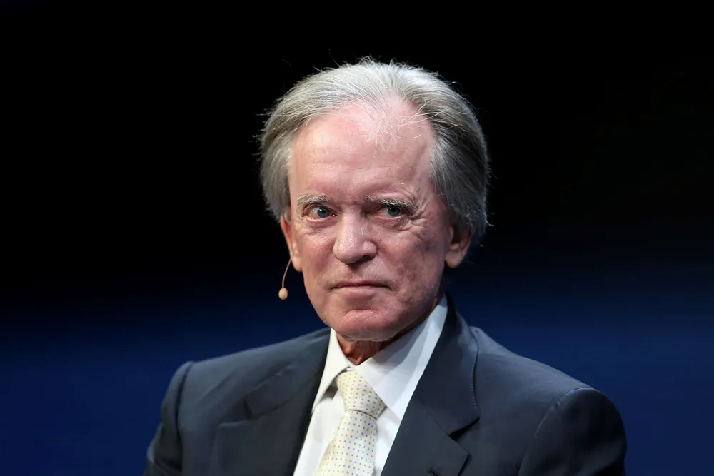 Porteføljeforvalter og investorlegenden Bill Gross advarer mot rekordhøy risiko i markedene og tror enkeltindivider ender opp med å betale prisen for at sentralbankenes slappe finanspolitikk pumper opp prisene i aksjemarkedet. Foto: LUCY NICHOLSON/Reuters/NTB Scanpix
