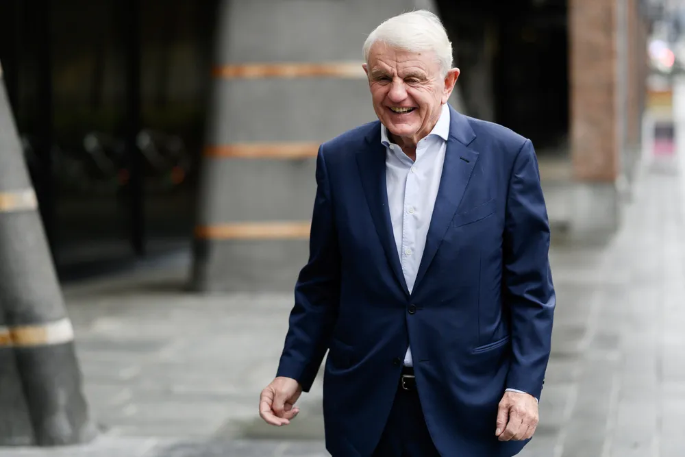 Egil Stenshagen er stor på og utenfor børs, men brenner fortsatt for dekk.