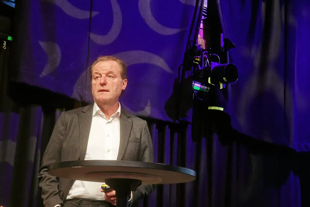 Peer Olav Østli, konserndirektør for systemdrift i Statnett, har skrevet lange brev for å forklare hvorfor Statnett har brutt tidsfristene for tilkobling til handelsplattformene Picasso og Mari. Bildet er fra Fornybar Norges nettkonferanse i fjor.