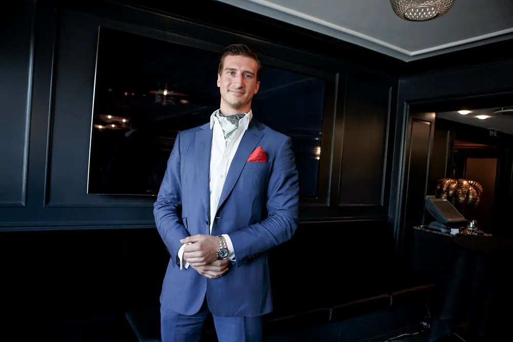 27 år gamle Pierre Vannineuse er sjef i fondet Alpha Blue Ocean og har tidligere ledet det Dubai-baserte investeringsselskapet Bracknor, som i sin tid inngikk lignende finansieringsavtaler som Alpha Blue Ocean.