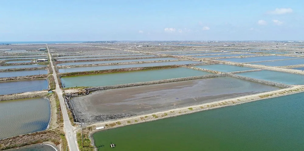 The solar plant will be mounted above fishing lakes.