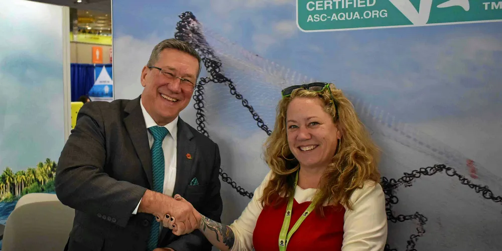 Chris Ninnes and Julie Kuchepatov signing the MOU at the ASC stand at this year's Seafood Expo North America in Boston.
