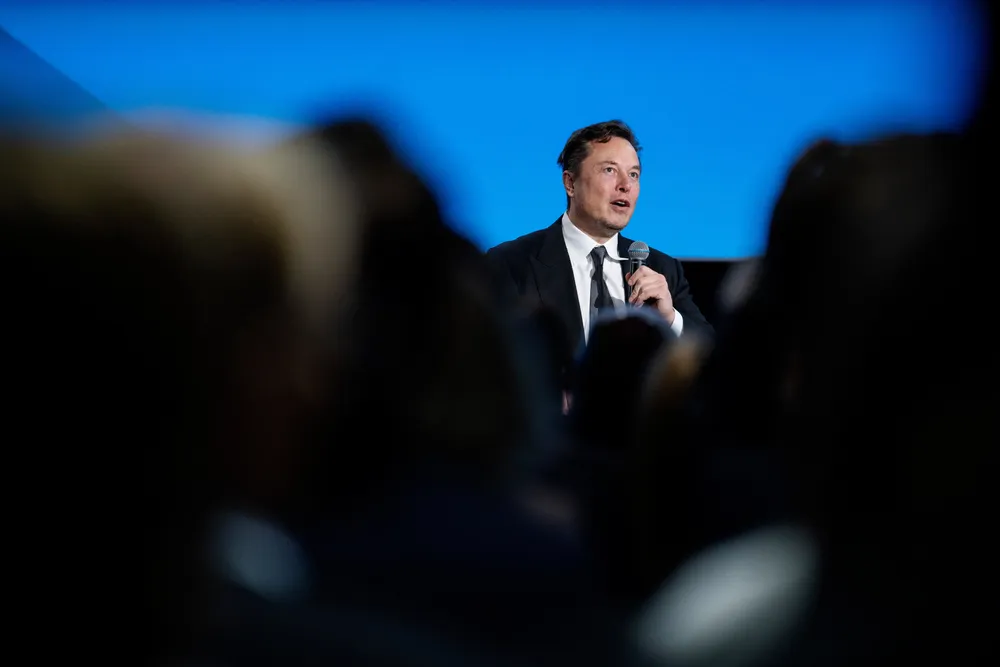 En EU-kommissær truet Musk med et mulig Twitter-forbud om ikke selskapet følger modereringsregler.
