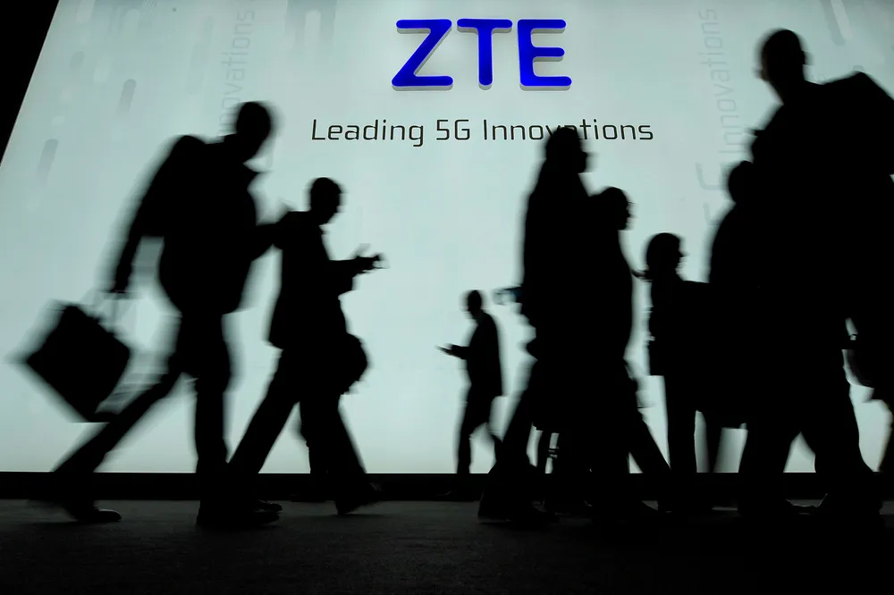 ZTE solgte produkter til Iran og Nord-Korea og aksepterte en rekordbot fra USA. Nå forbyr USA amerikanske selskaper mot å drive forretninger med det kinesiske selskapet de neste syv årene. Foto: Lluis Gene/AFP/NTB Scanpix