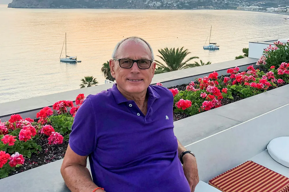 Hotelleier Karl Otto Skogland gir opp hotelldriften i Granada i Spania. – Det som nå skjer blir tidenes disaster for reiselivsindustrien i hele verden, mener han.