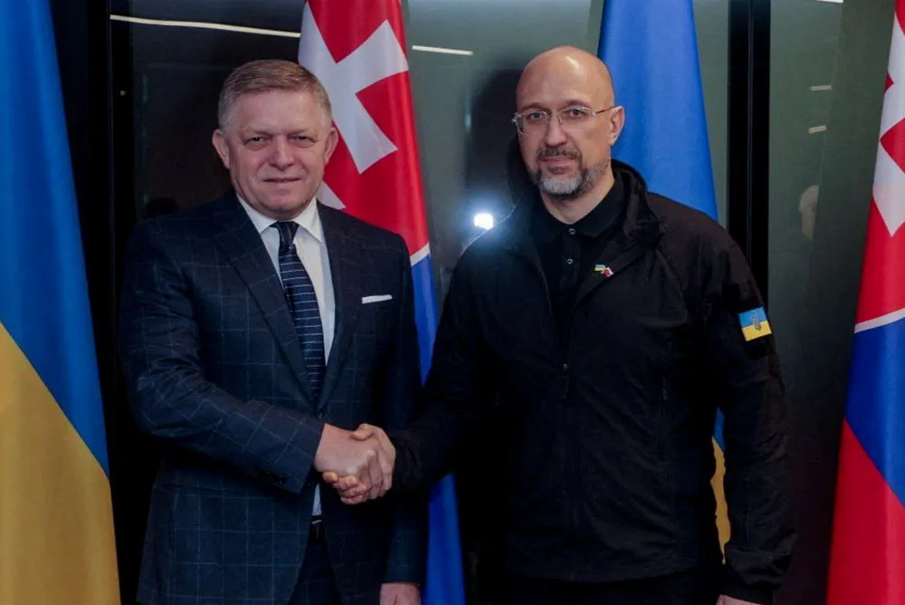 Slovakia’s Prime Minister Robert Fico (left) and Ukraine’s Prime Minister Denys Shmyhal (right) shake hands before their meeting in Uzhgorod on Monday.