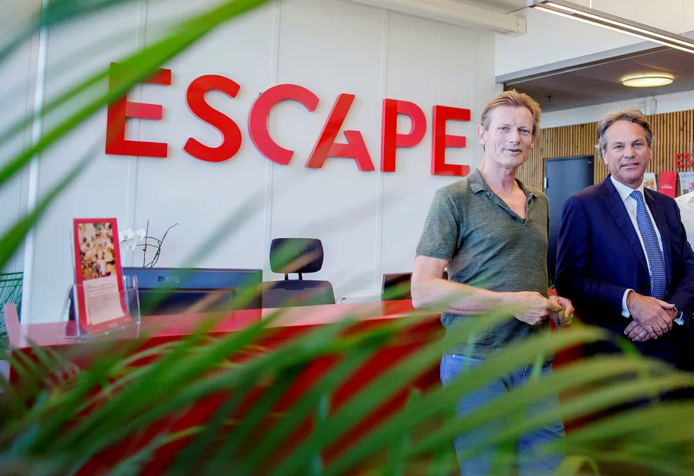 Gunnar Grosvold hos turoperatøren Escape Travel melder om bom stopp i reisesalget. Til høyre Escape-eier Per G. Braathen.