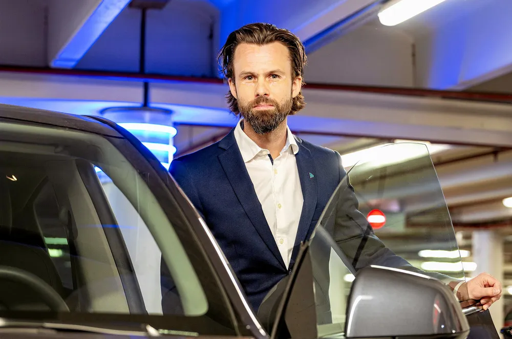 Thomas Iversen i Forbrukerrådet mener at sol-kundene til Haugaland Kraft ikke bør akseptere vilkårsendringene. Saken er klaget til Forbrukertilsynet, som eventuelt kan pålegge endringer.