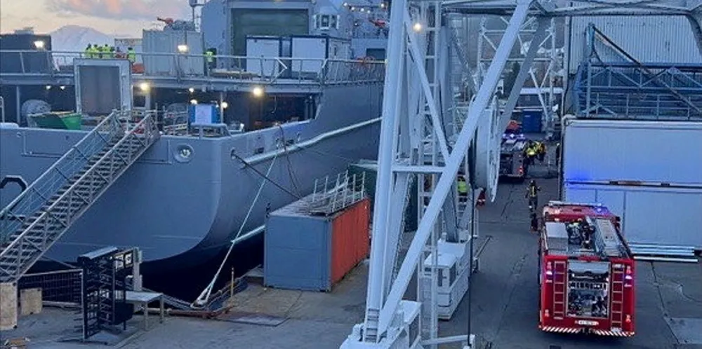 Anne-Bente Skjellum, kommunikasjonssjef i skipsverftkonsernet Vard er på stedet og har tatt bildet ved Vard Langsten.