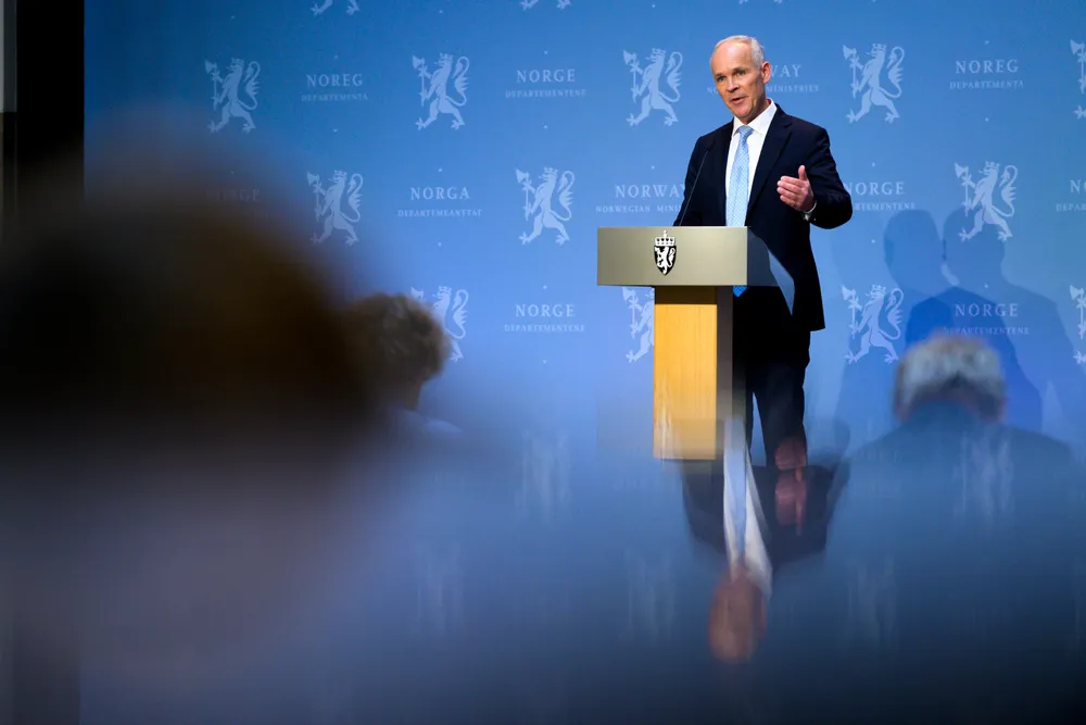 Faglige innspill til hvordan Finansdepartementet kan bli bedre i sine analyser, er alltid velkomne, skriver artikkelforfatterne. Her er finansminister Jan Tore Sanner ved fremleggelsen av statsbudsjettet i høst.