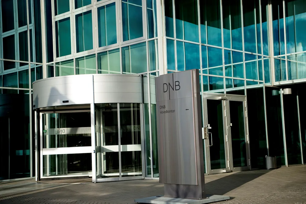 Lettelsene for store banker, såkalte IRB-banker, som for eksempel DNB, følger av pålegg fra EU. Byrdene som pålegges de mindre bankene, er imidlertid ikke pålagt fra EU, skriver artikkelforfatteren.