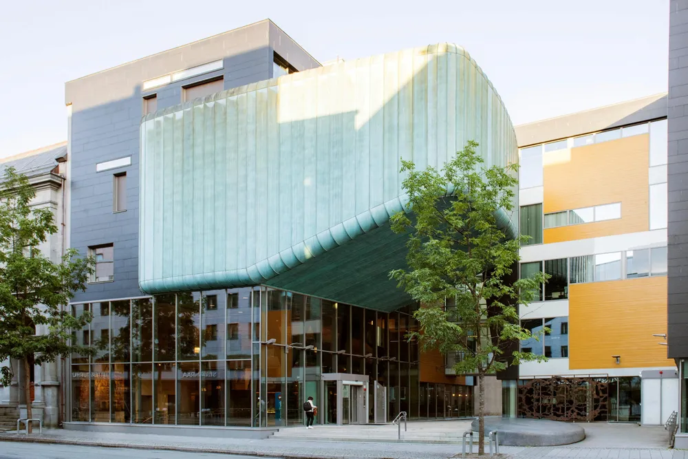 Den siktede var vikar ved Sparebanken 1 SMNs hovedkvarter i Trondheim.