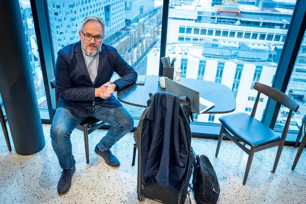 Medgründer, tidligere styreleder og to ganger toppsjef i Freyr, Tom Einar Jensen, har nå forlatt selskapet helt. Hans siste konsulentoppdrag var å finne en kjøper til den europeiske virksomheten, men ingen transaksjon har ennå funnet sted.