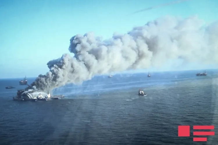 Guneshli fire: picture from blaze on same oilfield in 2015