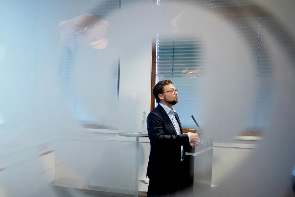 – Vi kommer til å øke sortimentet som skaper verdi og omsetningsvekst, sier konsernsjef Anders Fjeld i Kid. Helt til venstre finansdirektør Henrik Frisell.