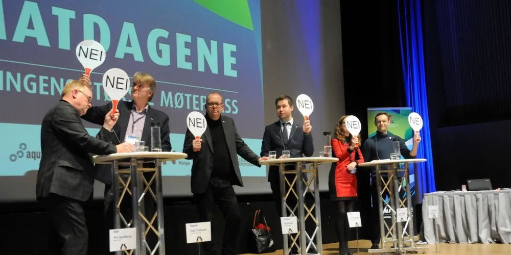 I panelet fra venstre: Fiskeriminister Per Sandberg (Frp), Ove Trellevik (H), Pål Farstad (V), Geir Pollestad (Sp), Ingrid Heggø (Ap) og Torgeir Knag Fylkesnes (SV). Foto: Kjersti Kvile