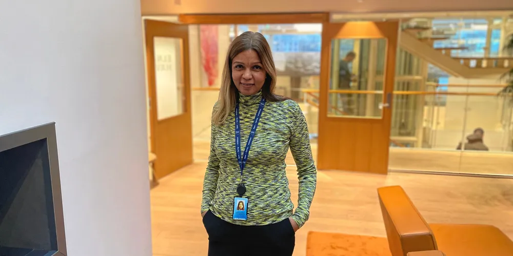 Ledere i Skandinavia elsker å involvere og lytte til medarbeidere og vil heller bruke tid på en inkluderende prosess før de tar en beslutning, enn å bare ta en beslutning, skriver Kathleen Mathisen i denne gjestekommentaren.