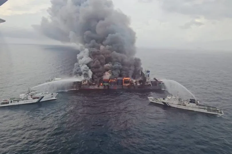 The Indian Coast Guard’s 3,178-gt Samudra Prahari (built 2010) and the 2,764-gt Sachet (built 2020) are battling flames on the 4,333-teu Wan Hai 503 (built 2005), burning off India.