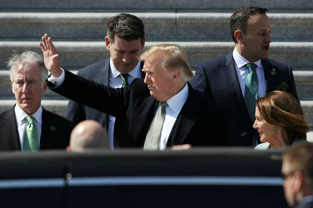 Kongressmann Richard Neal (til venstre) krever Donald Trumps ligningsattester utlevert for de siste seks årene.