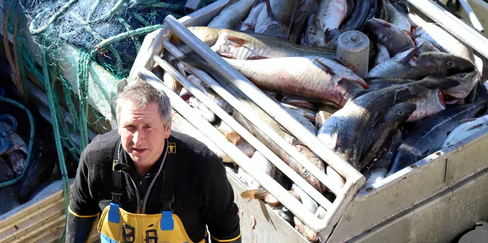 Etter et godt sjøvær i Lofoten på andre påskedag, kunne sjarkskipper Bjørn Årdal sette kursen hjemover.