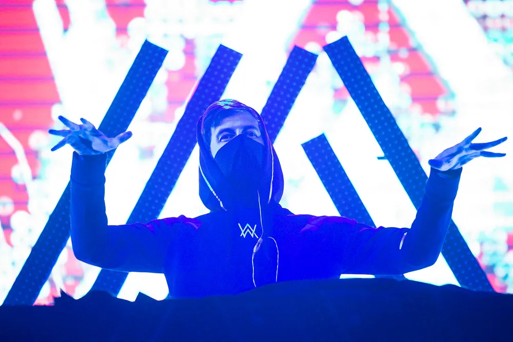 Norske Alan Walker er en av artistene som strømmes millioner av ganger på Facebook – uten å få en eneste krone. Dette blir endret med det nye EU-vedtaket onsdag.
