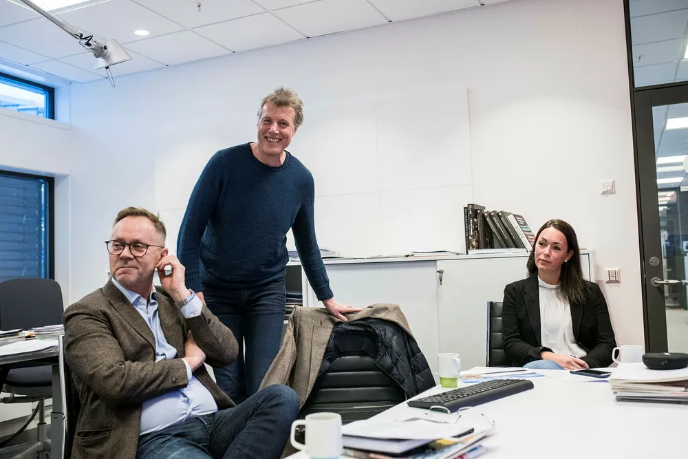 Sjefredaktør i Dagbladet John Arne Markussen (til venstre), konsernsjef i Aller Dag Sørsdahl og økonomidirektør i Aller Anette Nordskog er godt fornøyd med konsernets siste regnskapsår. Foto: Skjalg Bøhmer Vold