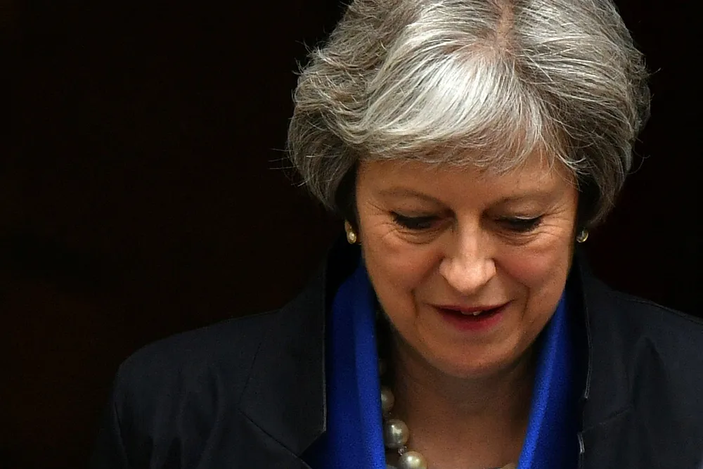 Statsminister Theresa Mays parti vil trolig gå tapende ut av lokalvalgene i mange områder. Foto: BEN STANSALL