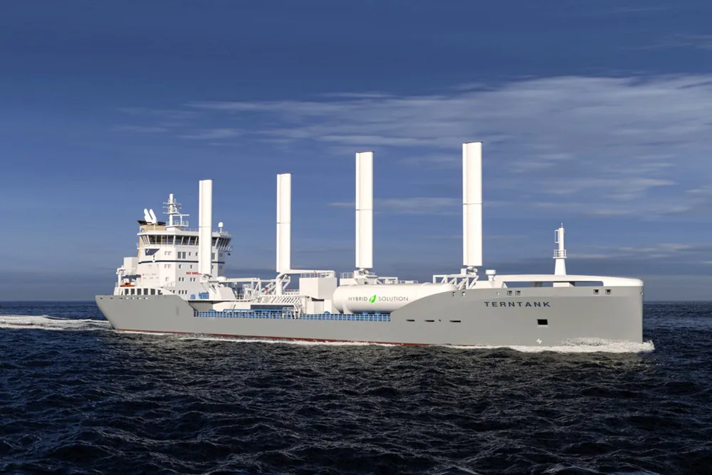 Kongsberg-design NVC 615 med sine lett synlige seilmaster.